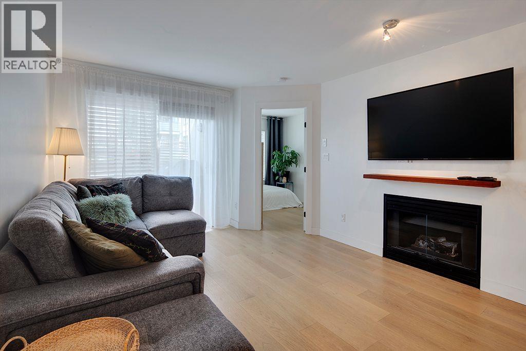 Photo 5 of 411 108 W Esplanade Avenue, North Vancouver BC