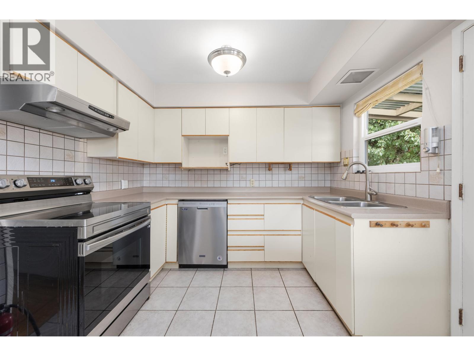 Photo 19 of 7988 Edson Avenue, Burnaby BC