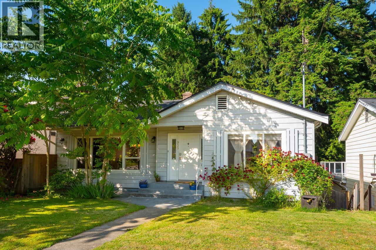 Photo 1 of 933 Fifth Street, New Westminster BC