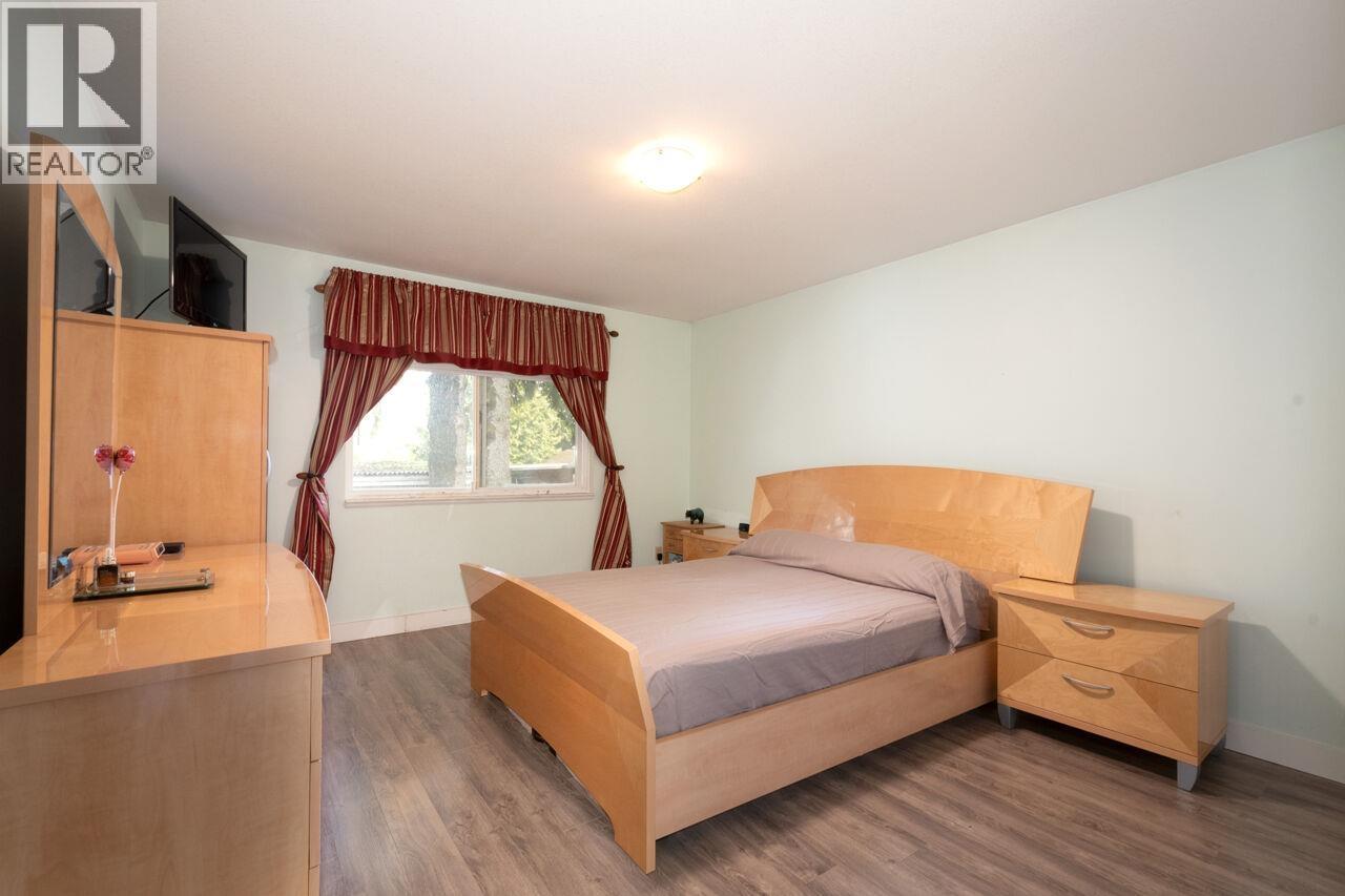 Photo 12 of 933 Fifth Street, New Westminster BC