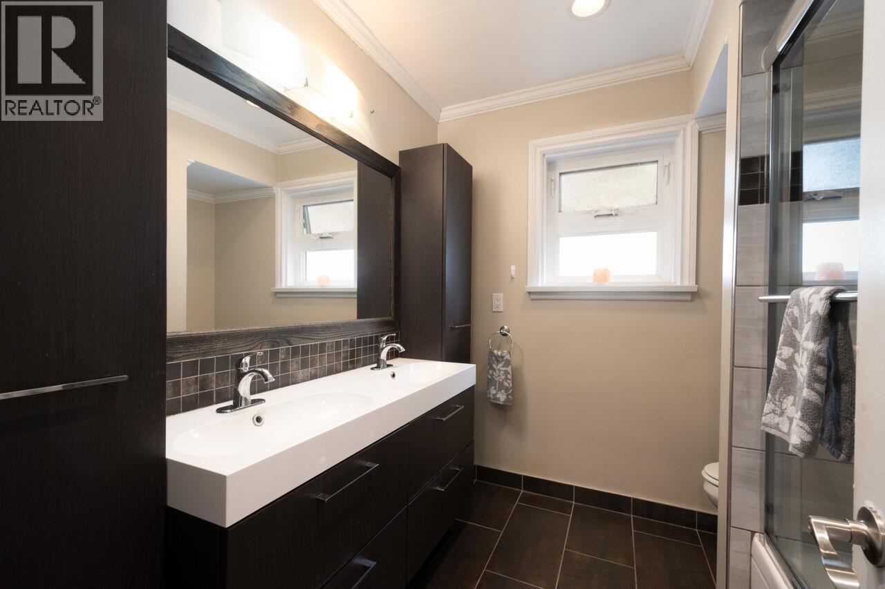 Photo 15 of 933 Fifth Street, New Westminster BC