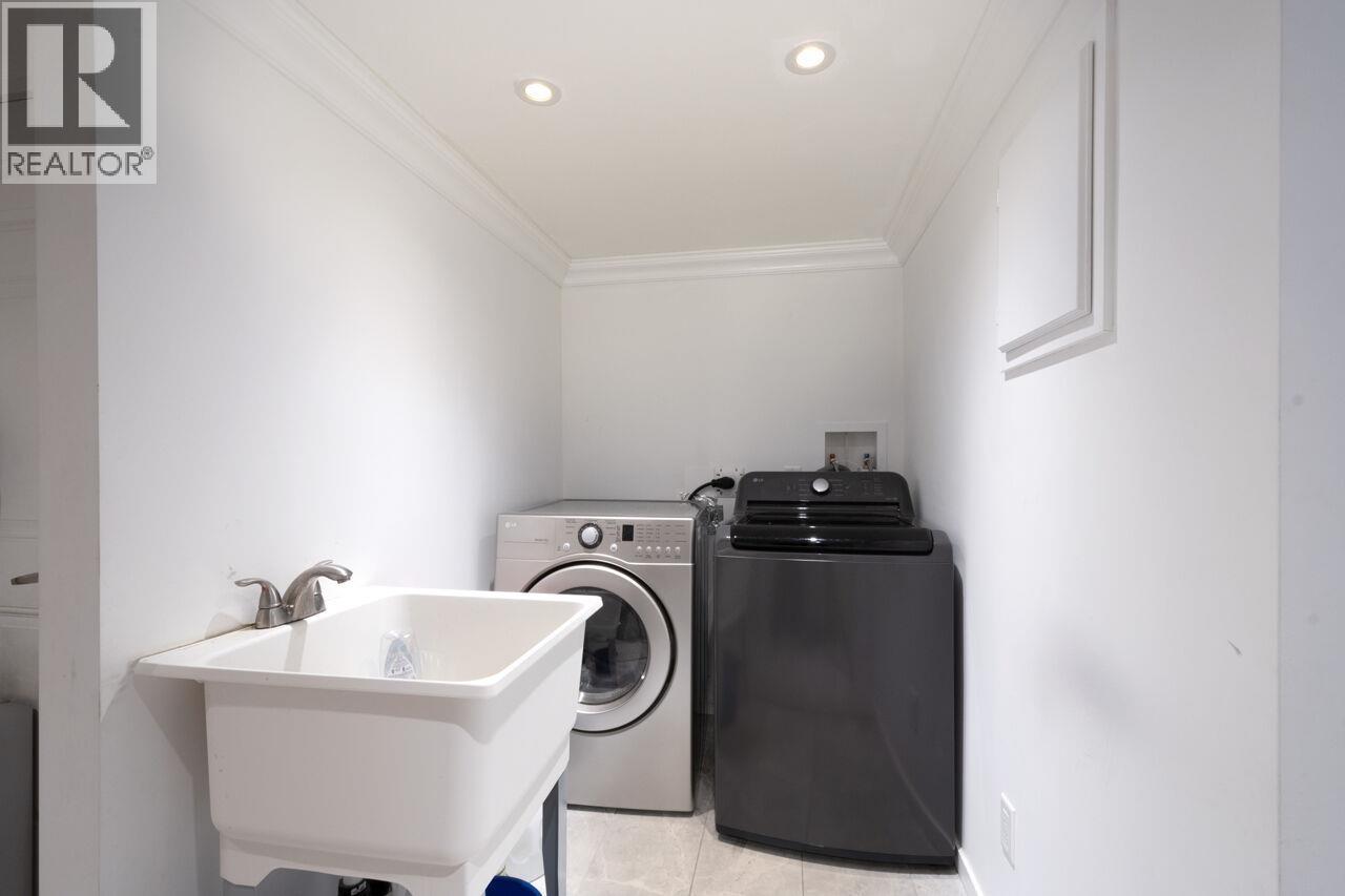 Photo 27 of 933 Fifth Street, New Westminster BC