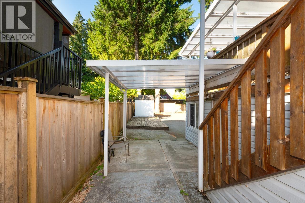 Photo 31 of 933 Fifth Street, New Westminster BC