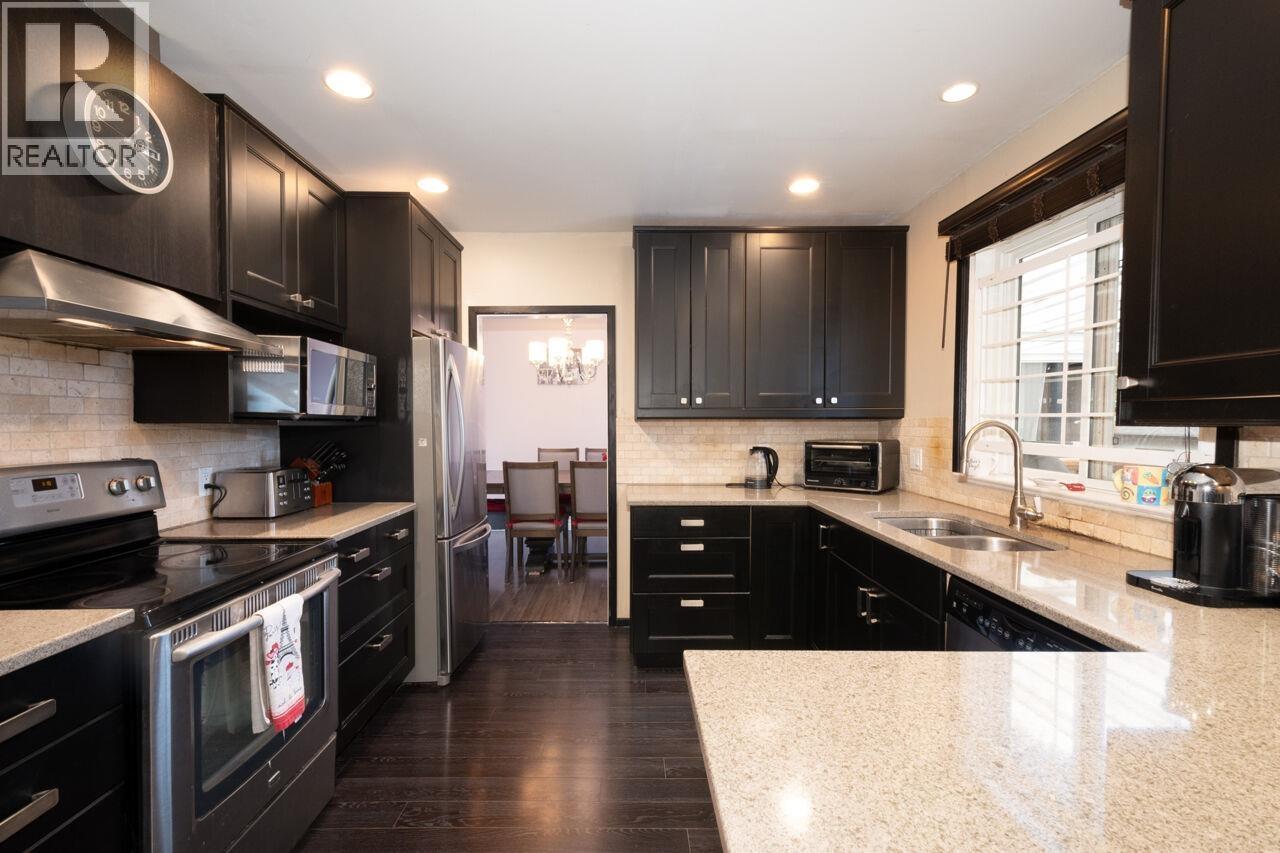 Photo 7 of 933 Fifth Street, New Westminster BC