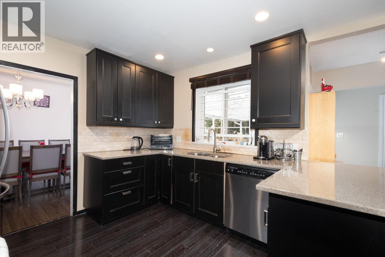 Photo 9 of 933 Fifth Street, New Westminster BC