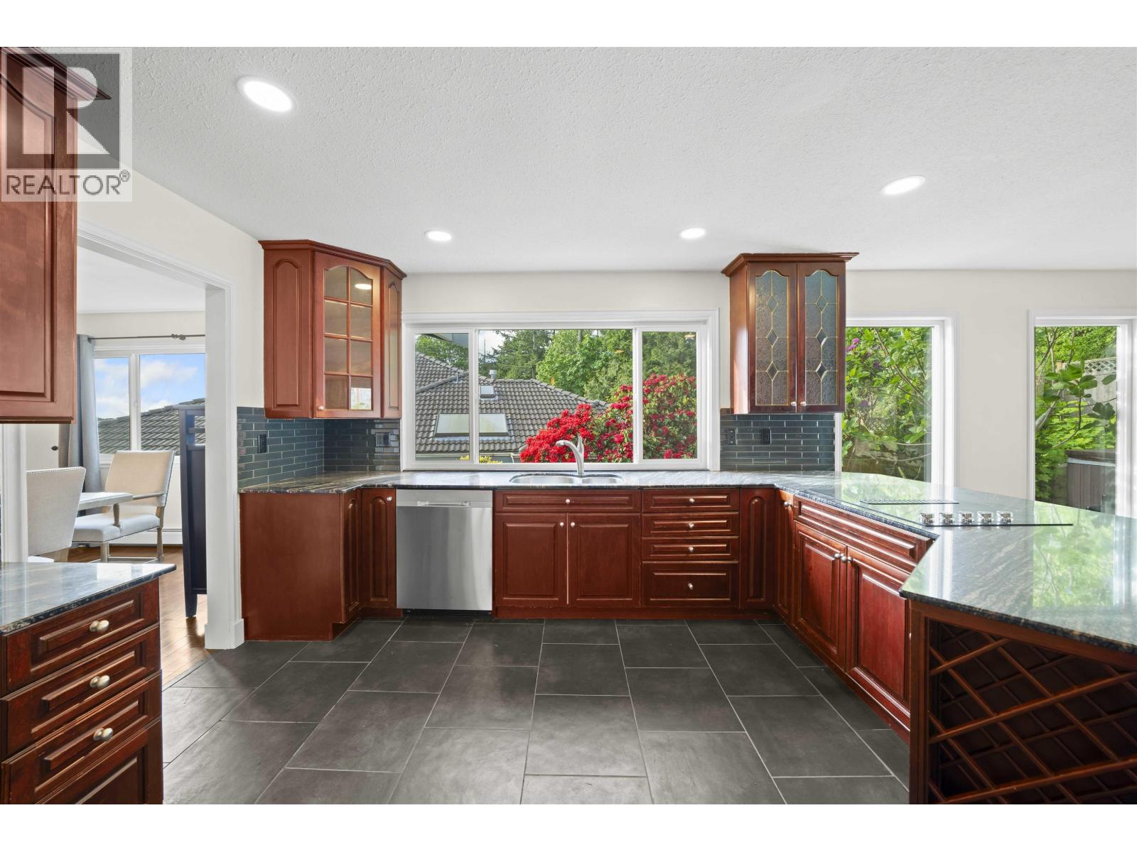 Photo 7 of 163 Woodland Drive, Tsawwassen BC