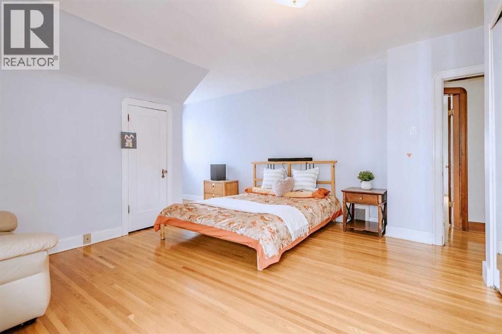Single Family House for Sale in  Superior Avenue SW Scarboro Calgary 