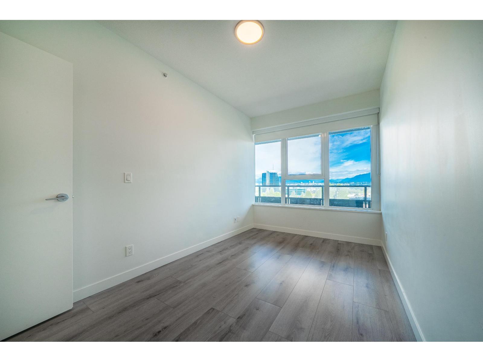 Photo 6 of 1011 10626 City Parkway, Surrey BC