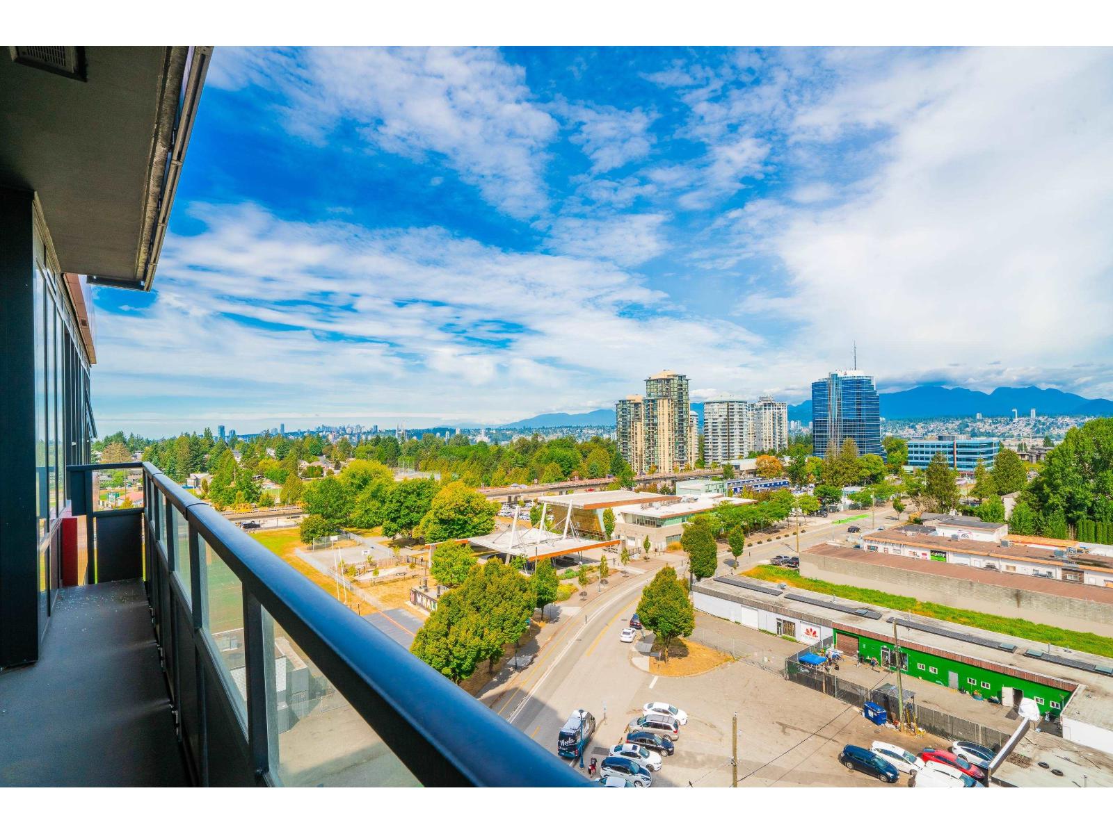 Photo 14 of 1011 10626 City Parkway, Surrey BC