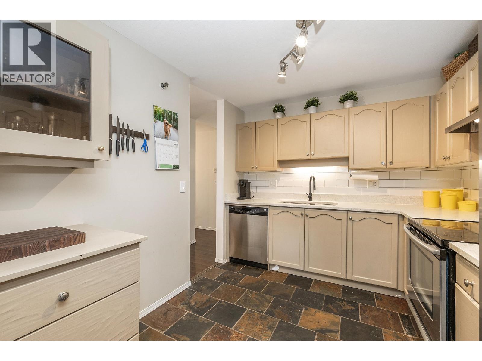 Photo 20 of 204 19130 Ford Road, Pitt Meadows BC