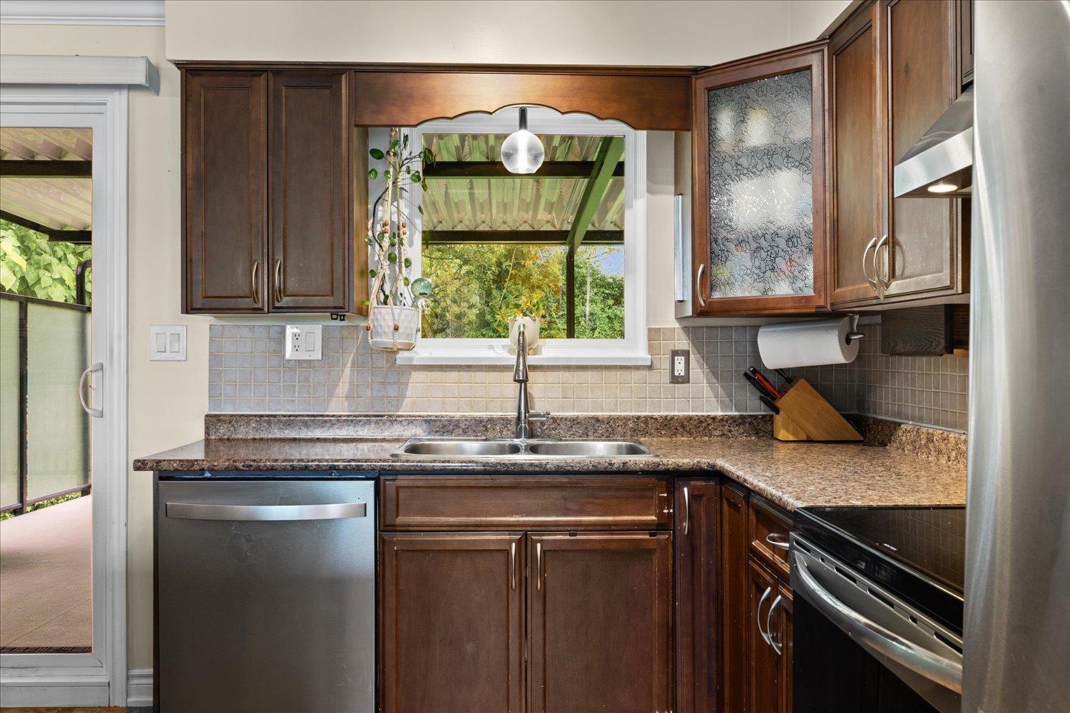 Photo 8 of 8073 Antelope Avenue, Mission BC