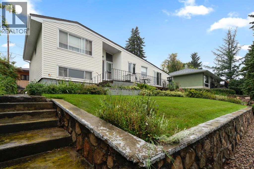 Single Family House 3 Level for Sale in  A Street Rosedale Camrose 