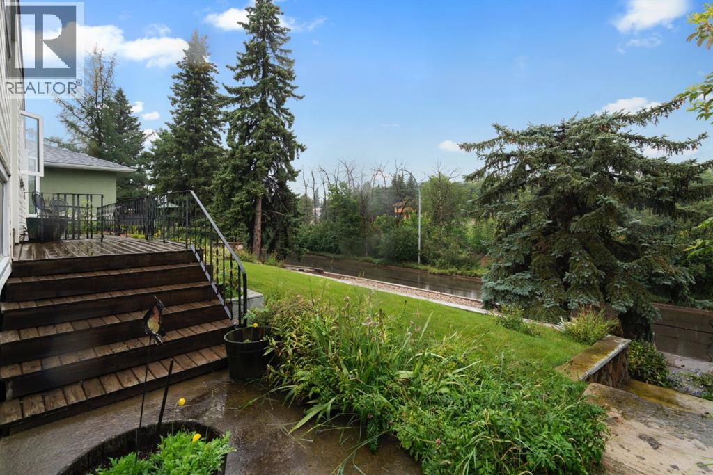 Single Family House 3 Level for Sale in  A Street Rosedale Camrose 