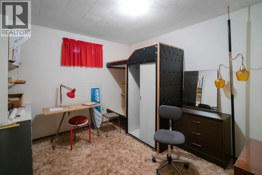 Single Family House 3 Level for Sale in  A Street Rosedale Camrose 