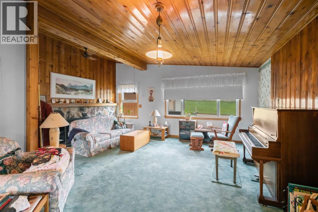 Single Family House 3 Level for Sale in  A Street Rosedale Camrose 