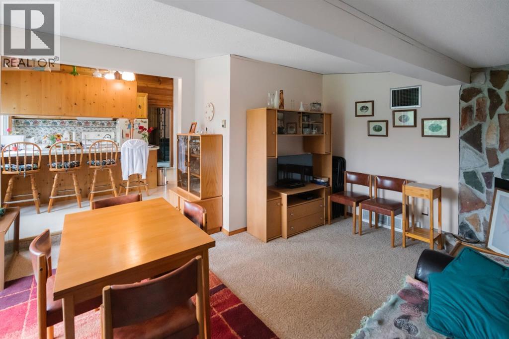 Single Family House 3 Level for Sale in  A Street Rosedale Camrose 