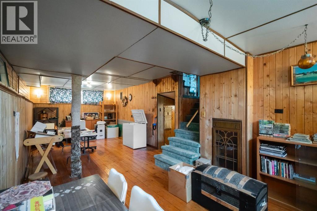 Single Family House 3 Level for Sale in  A Street Rosedale Camrose 