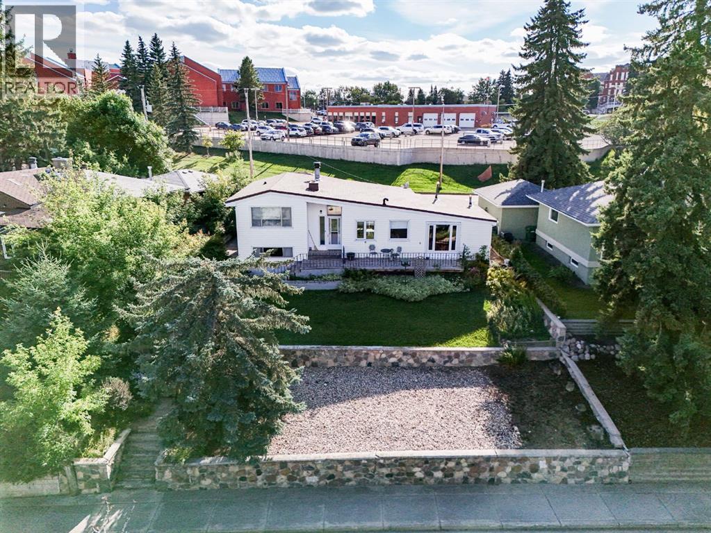 Single Family House 3 Level for Sale in  A Street Rosedale Camrose 