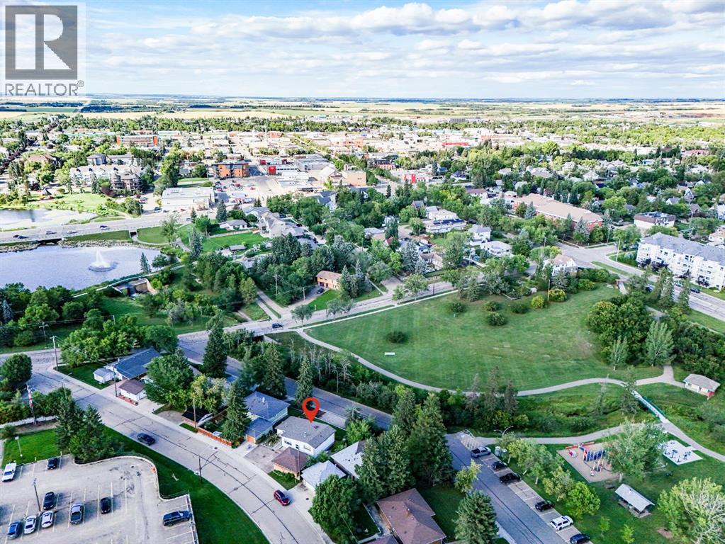 Single Family House 3 Level for Sale in  A Street Rosedale Camrose 