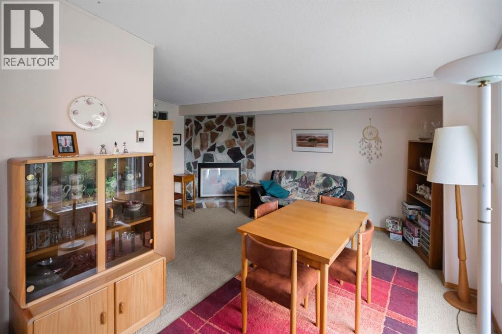 Single Family House 3 Level for Sale in  A Street Rosedale Camrose 