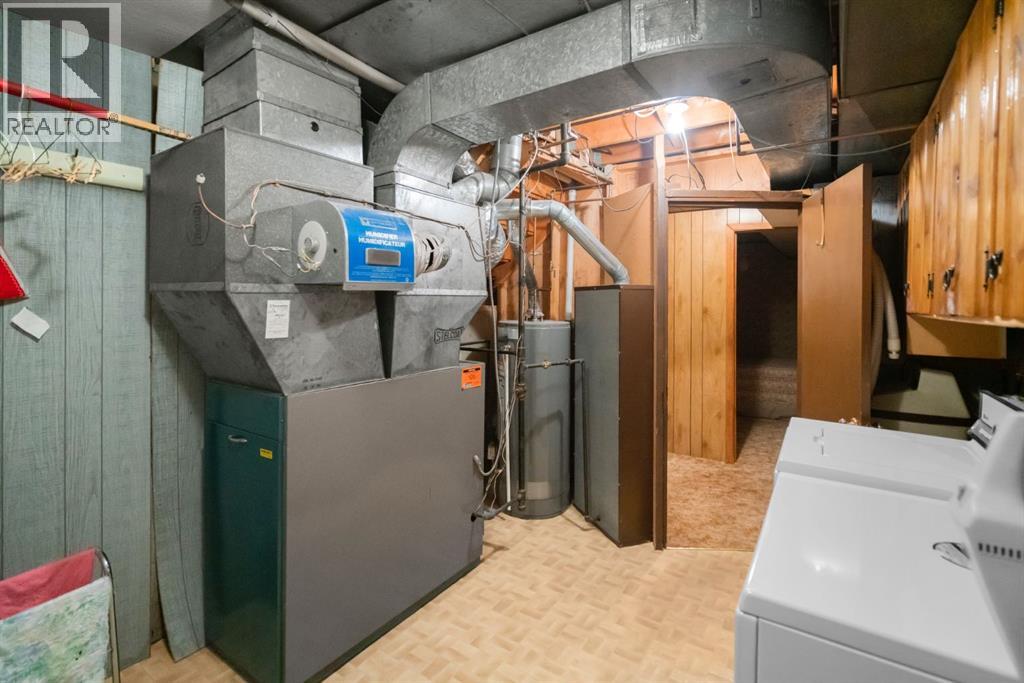 Single Family House 3 Level for Sale in  A Street Rosedale Camrose 
