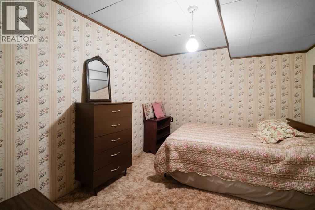 Single Family House 3 Level for Sale in  A Street Rosedale Camrose 