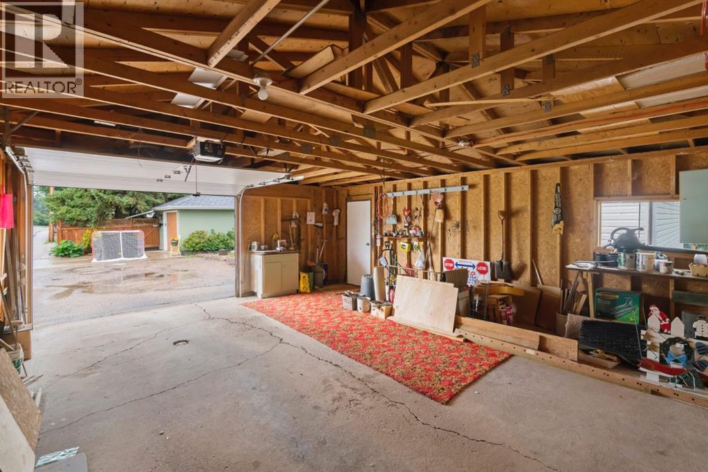 Single Family House 3 Level for Sale in  A Street Rosedale Camrose 