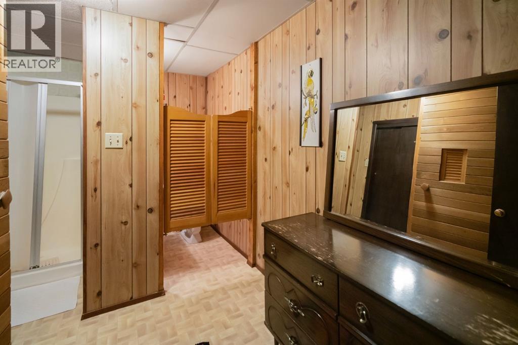 Single Family House 3 Level for Sale in  A Street Rosedale Camrose 