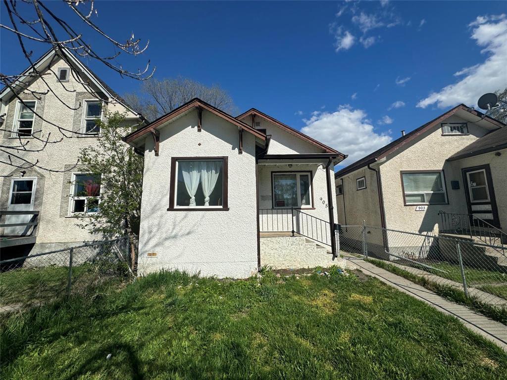 Photo 2 of 905 Lipton Street, Winnipeg MB