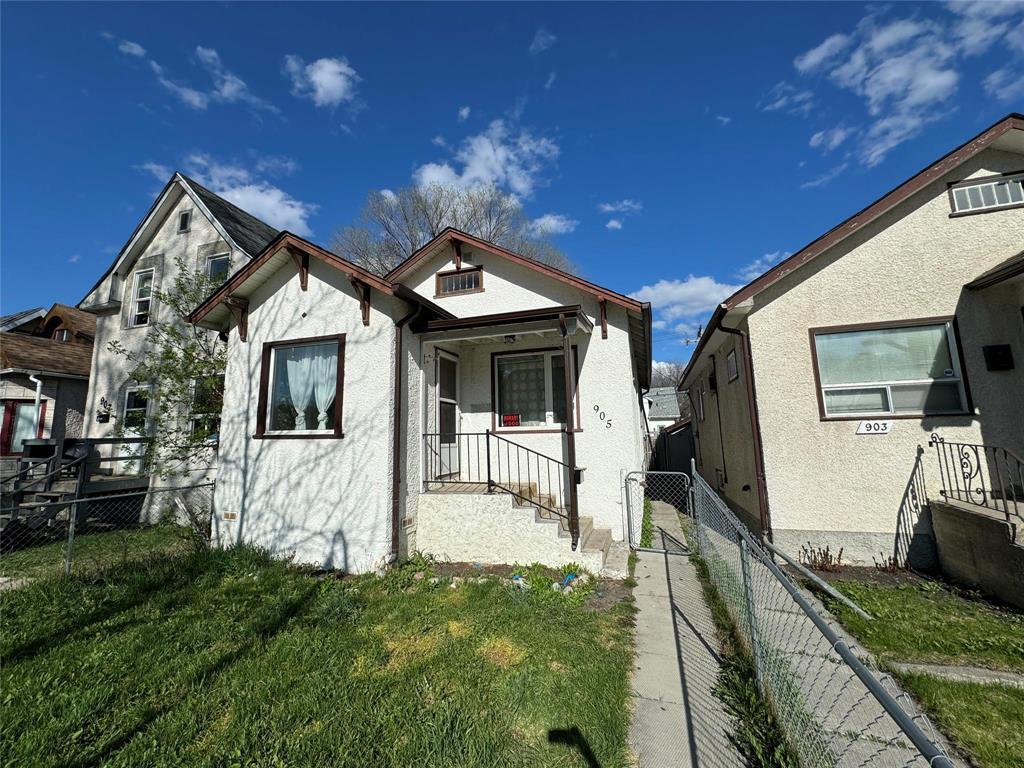 Photo 3 of 905 Lipton Street, Winnipeg MB