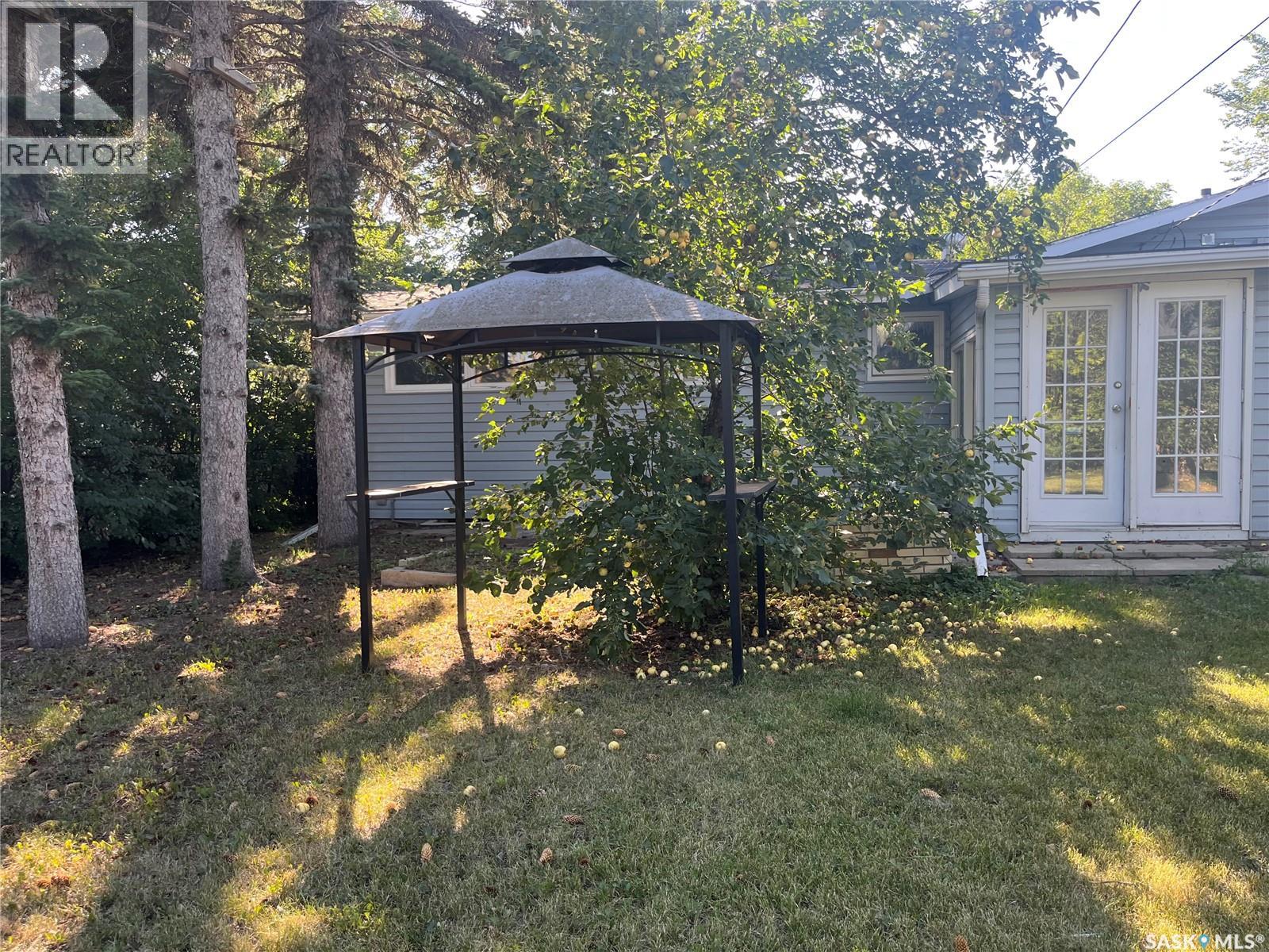 Photo 36 of 133 Halifax Street N, Regina SK