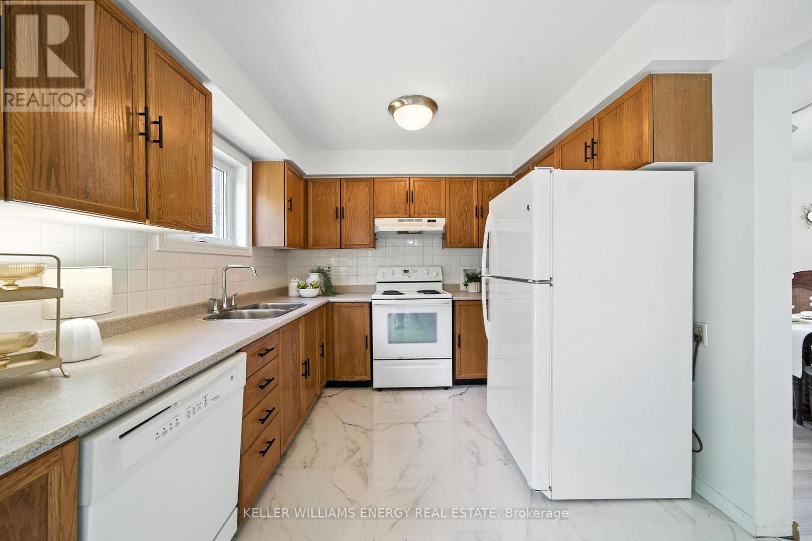 Photo 11 of 910 Renaissance Drive, Oshawa ON