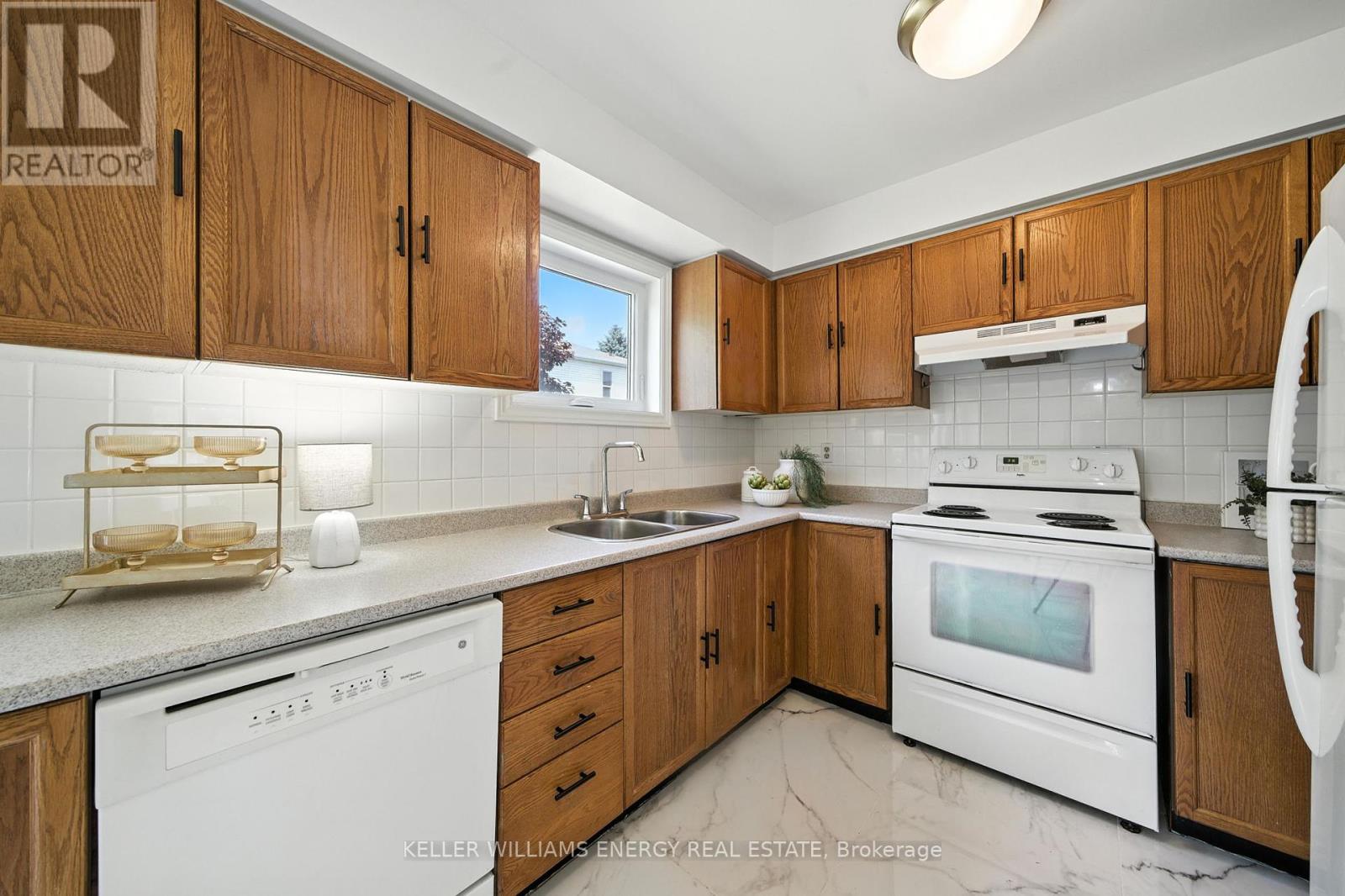 Photo 12 of 910 Renaissance Drive, Oshawa ON