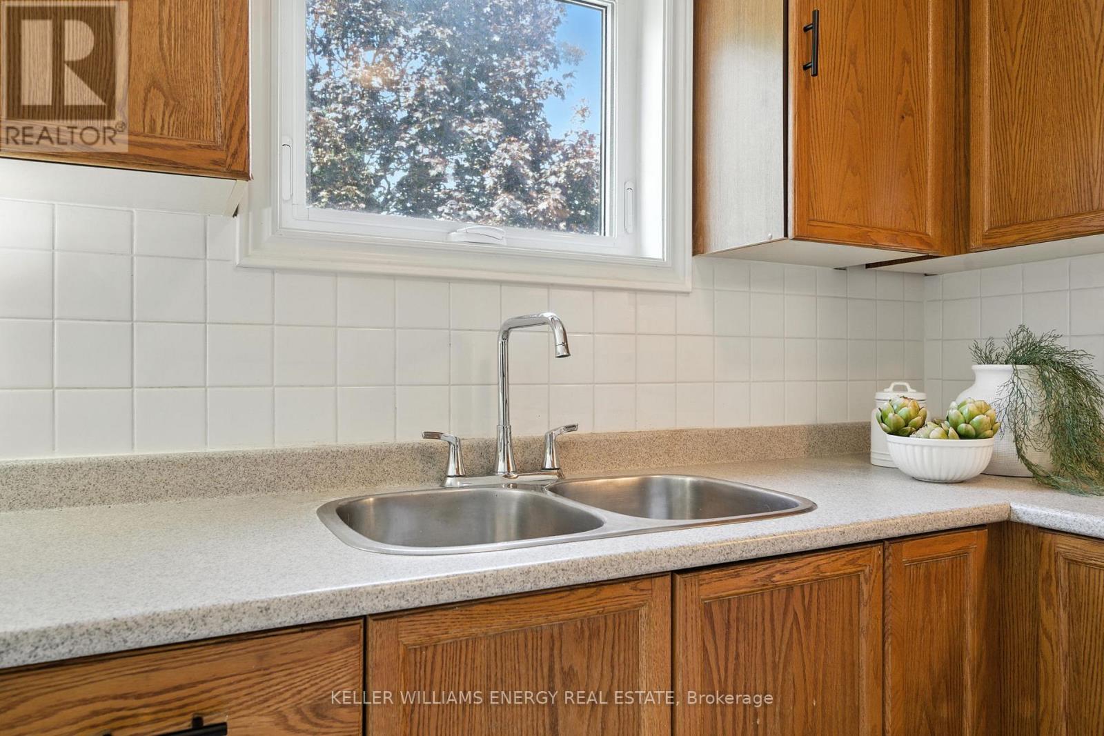 Photo 13 of 910 Renaissance Drive, Oshawa ON