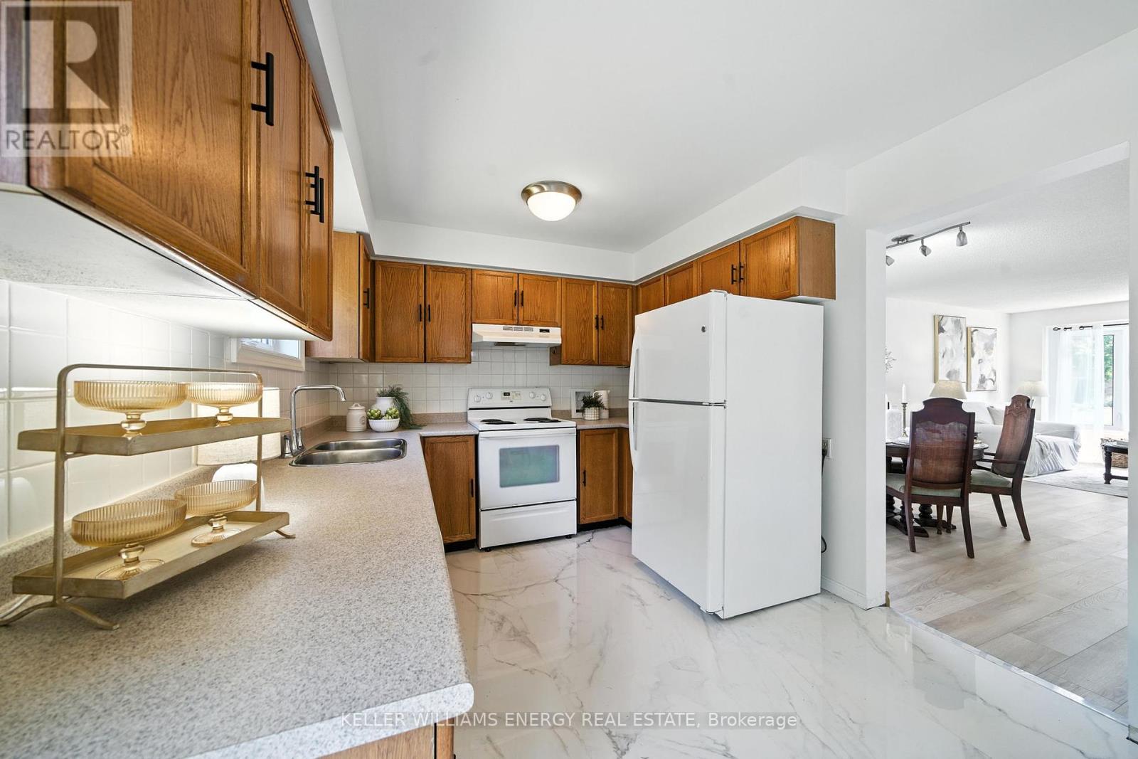 Photo 14 of 910 Renaissance Drive, Oshawa ON