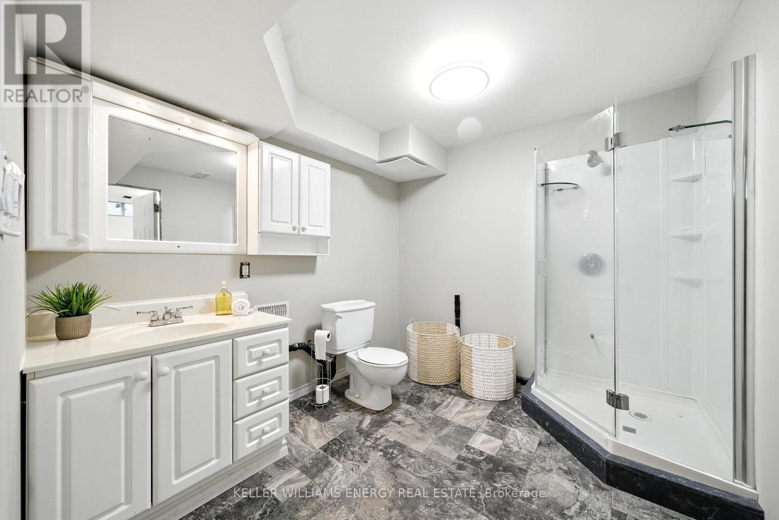 Photo 28 of 910 Renaissance Drive, Oshawa ON