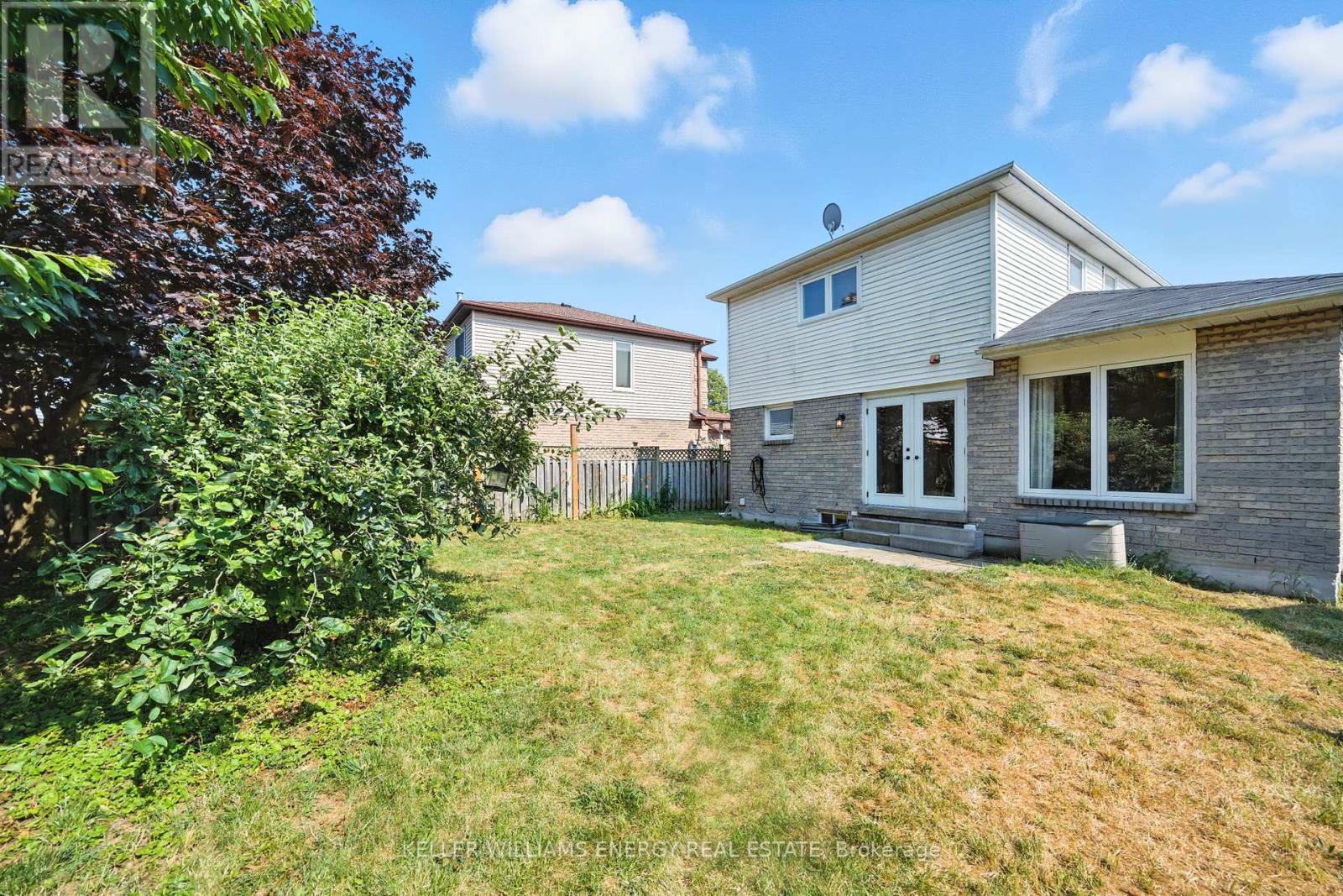 Photo 33 of 910 Renaissance Drive, Oshawa ON