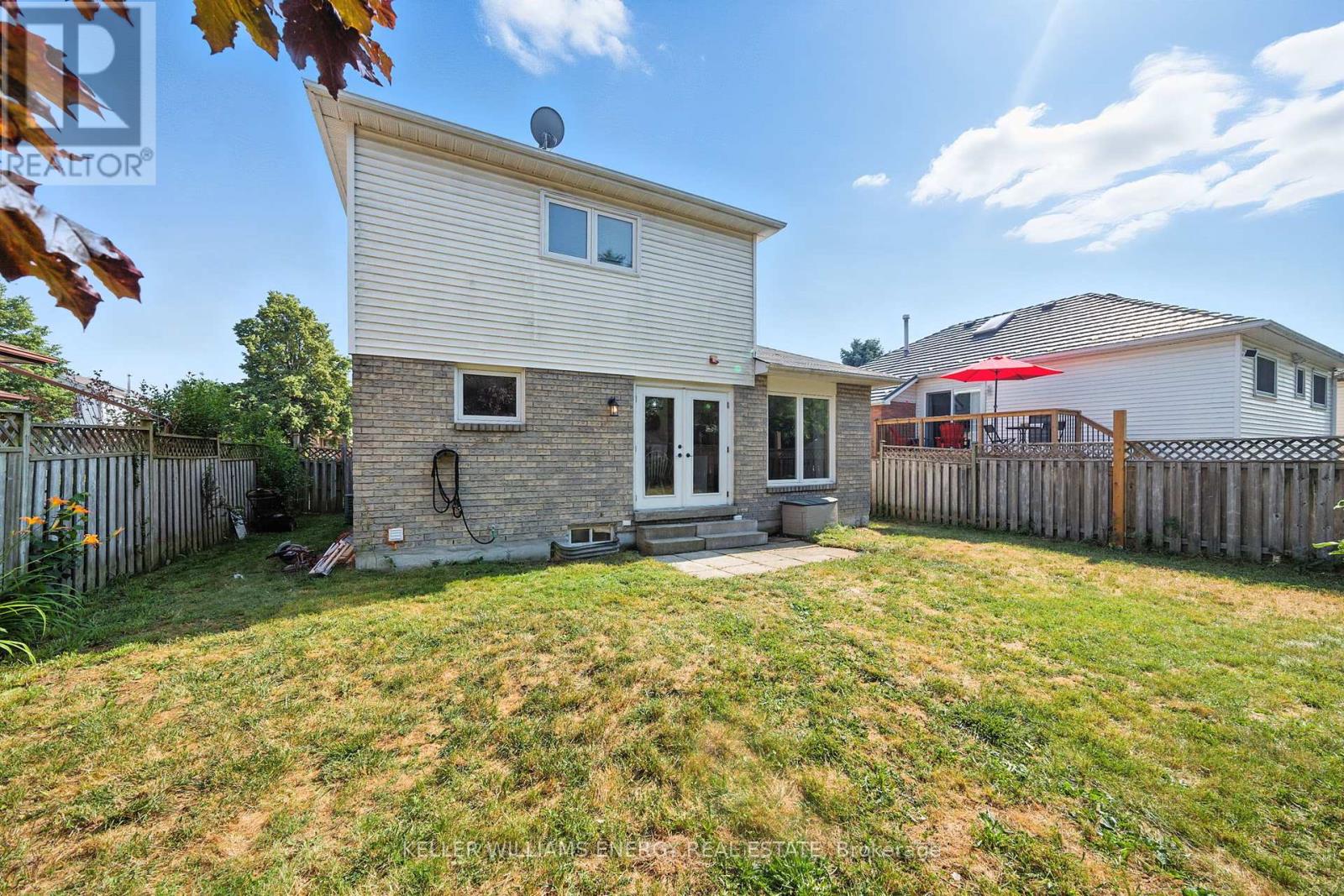 Photo 35 of 910 Renaissance Drive, Oshawa ON