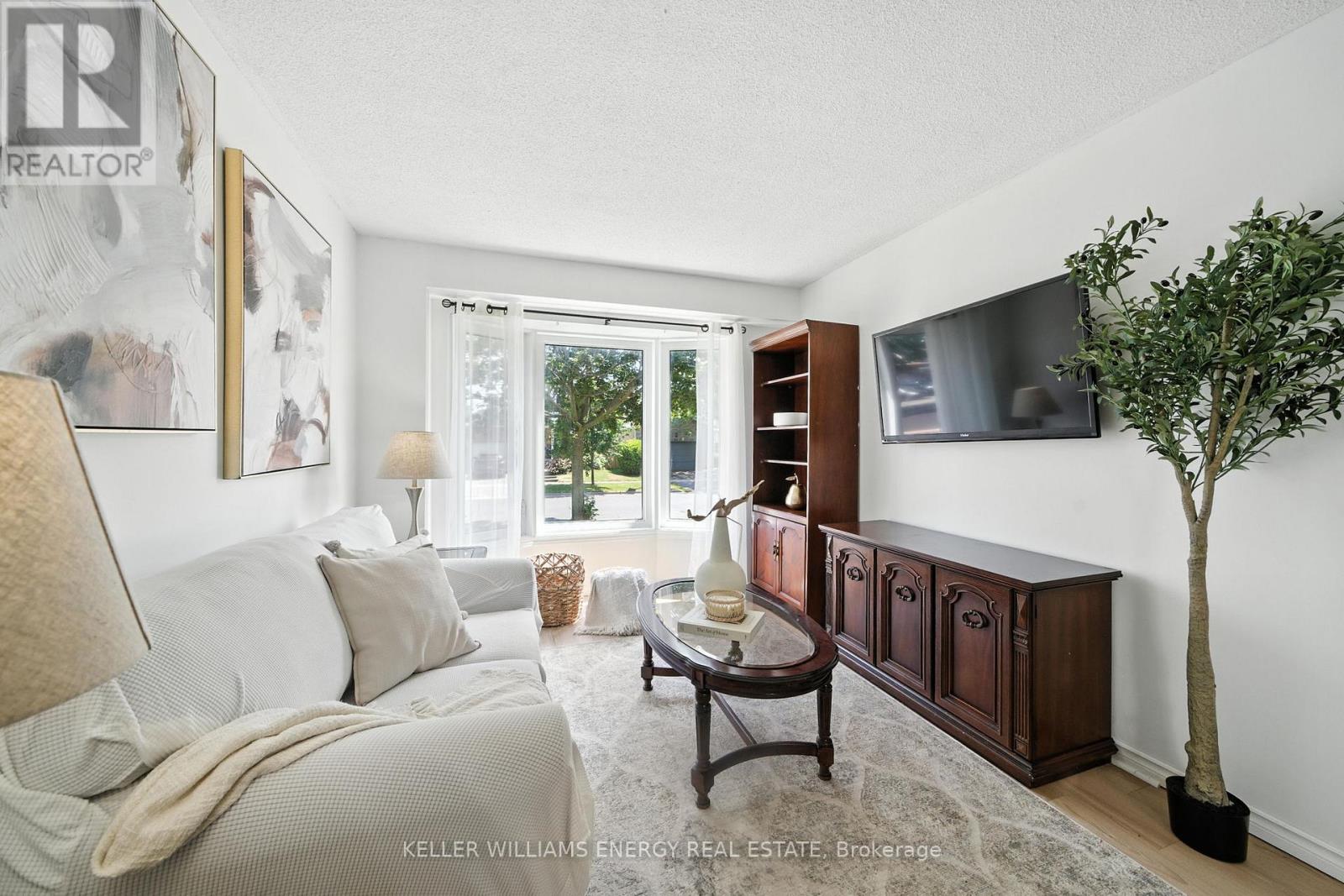Photo 5 of 910 Renaissance Drive, Oshawa ON