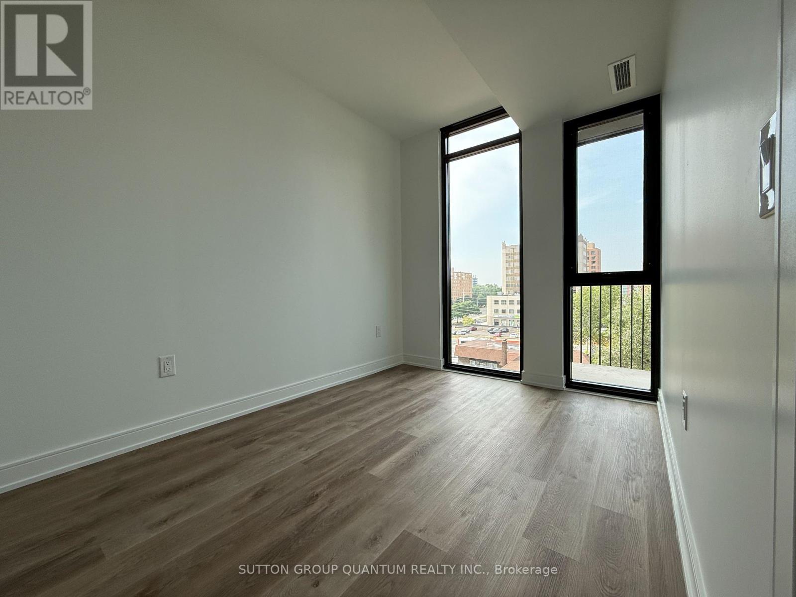 Photo 2 of 519 3009 Novar Road, Mississauga ON