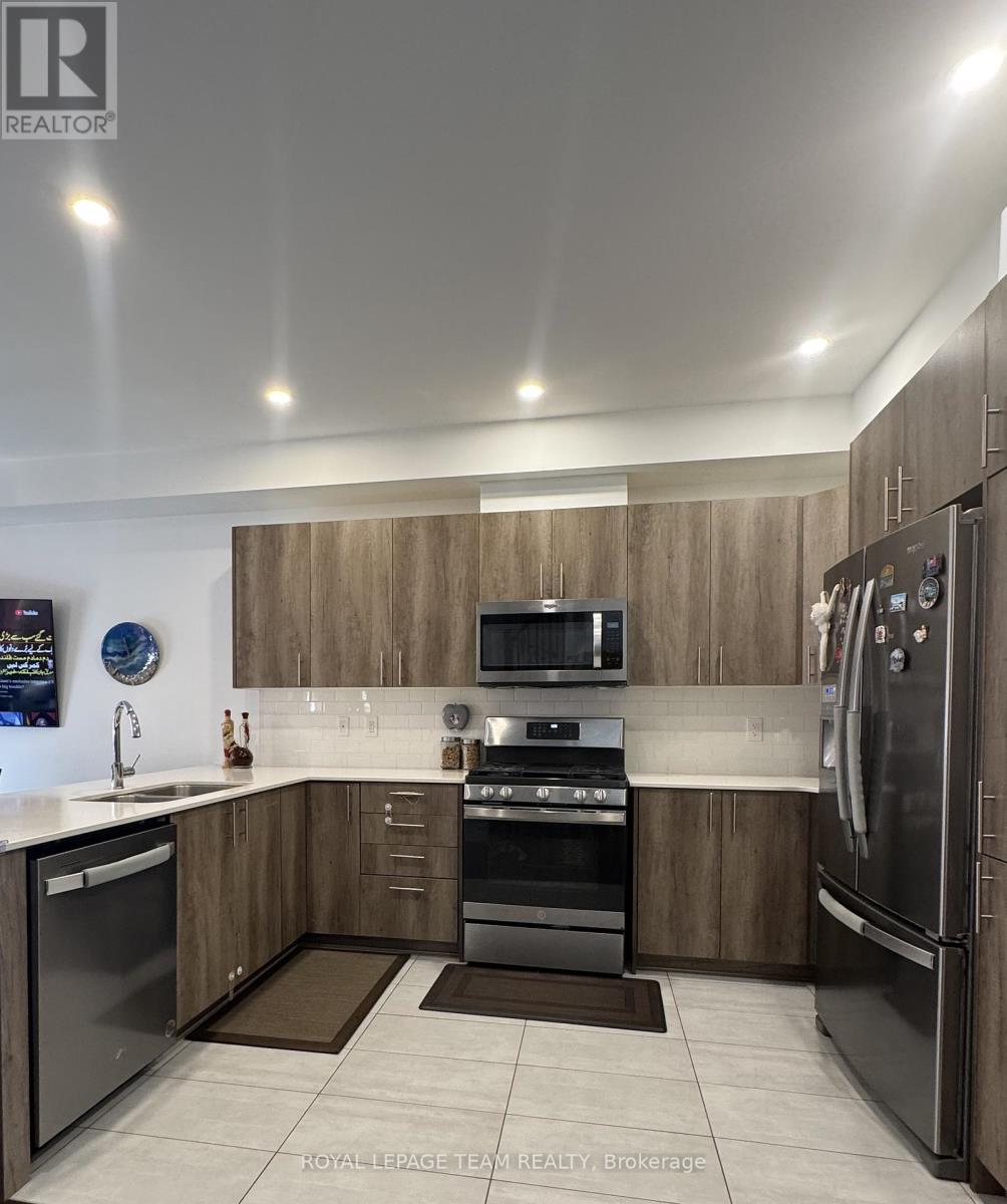 Photo 10 of 229 Zinnia Way, Ottawa ON