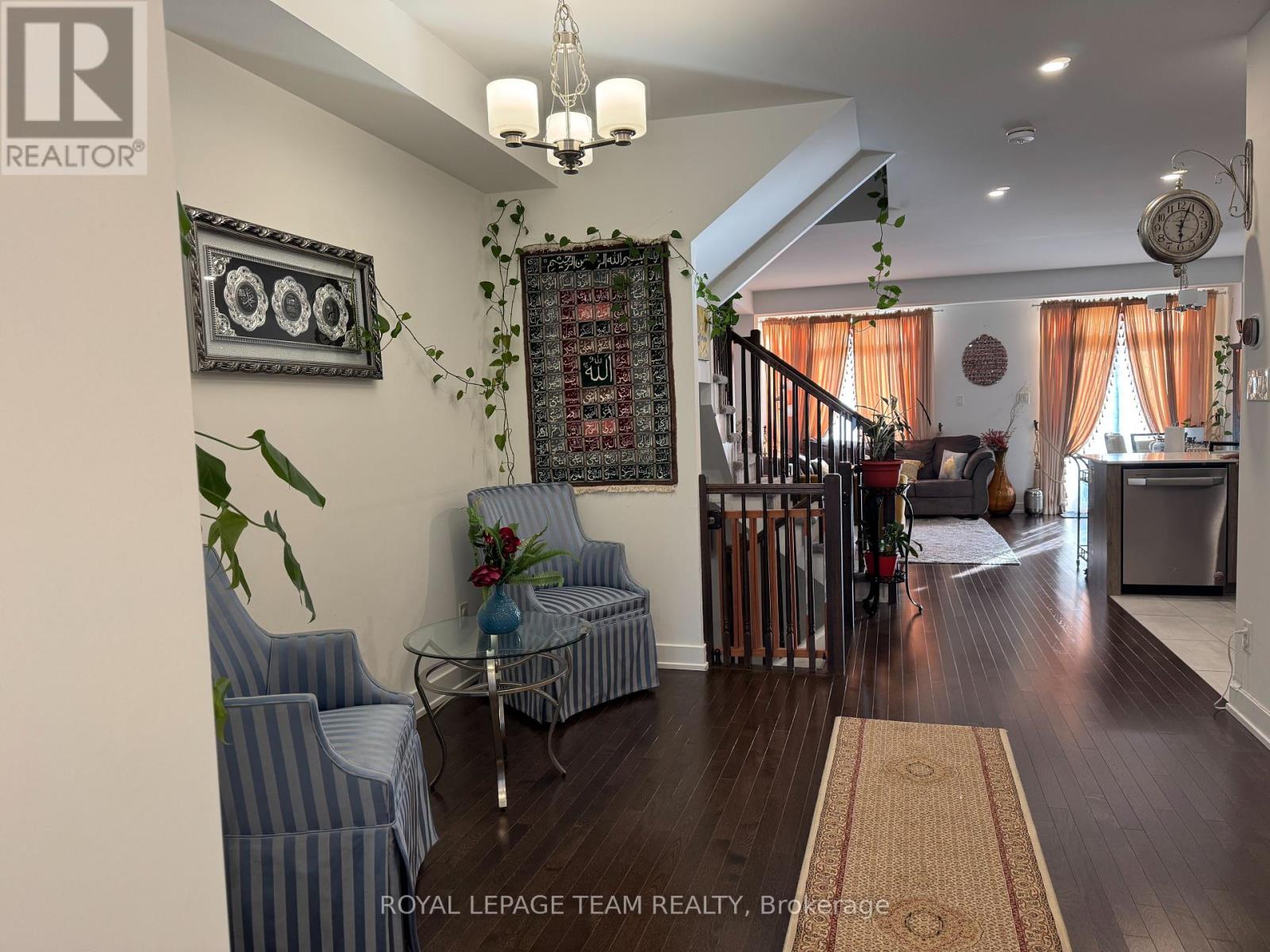 Photo 6 of 229 Zinnia Way, Ottawa ON