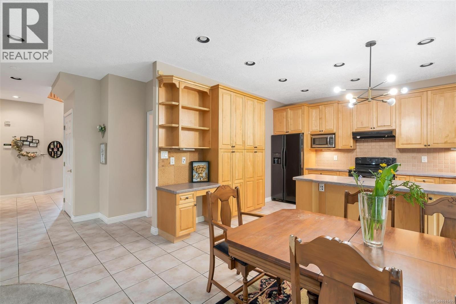 Photo 13 of 4248 Oakview Close, Saanich BC