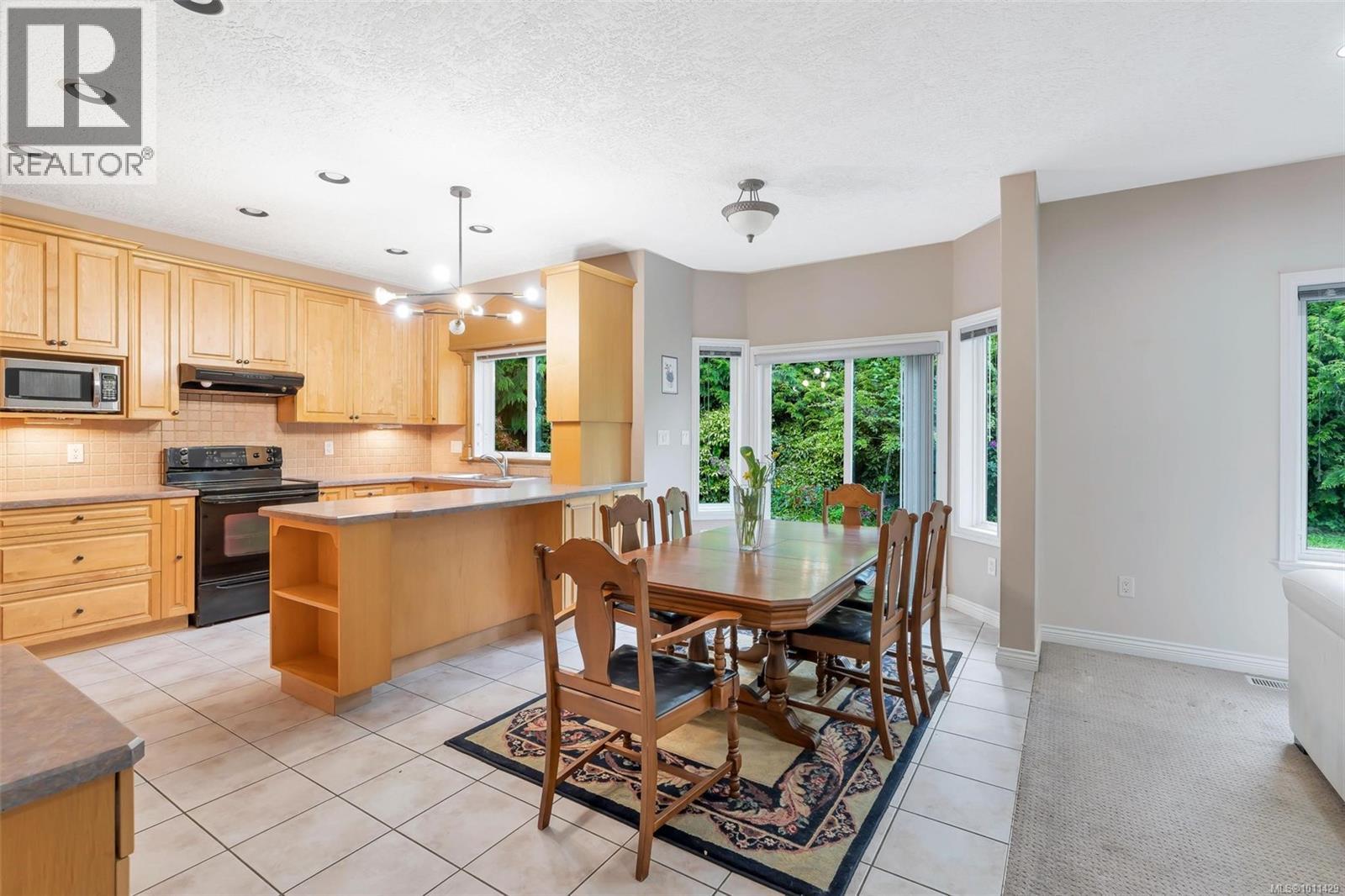 Photo 26 of 4248 Oakview Close, Saanich BC