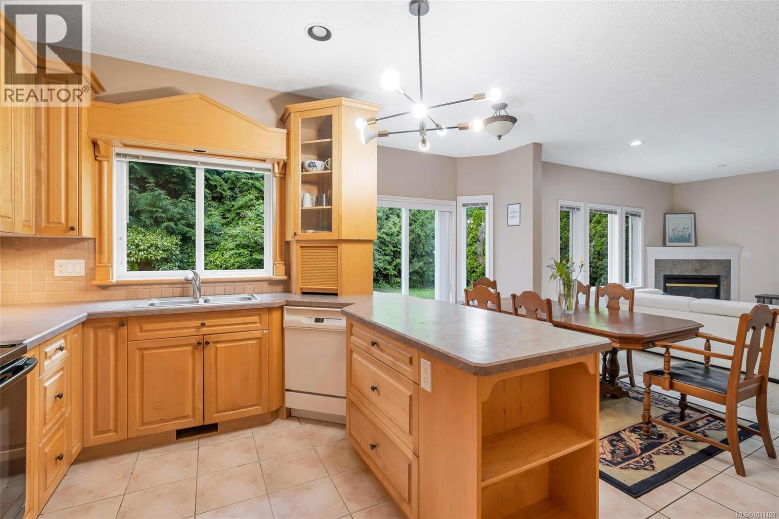 Photo 27 of 4248 Oakview Close, Saanich BC