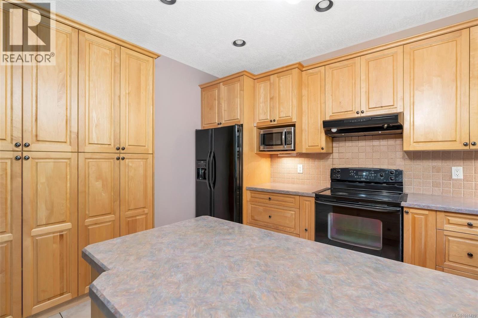 Photo 40 of 4248 Oakview Close, Saanich BC
