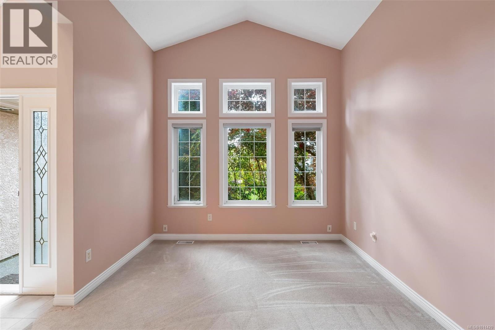 Photo 25 of 4248 Oakview Close, Saanich BC
