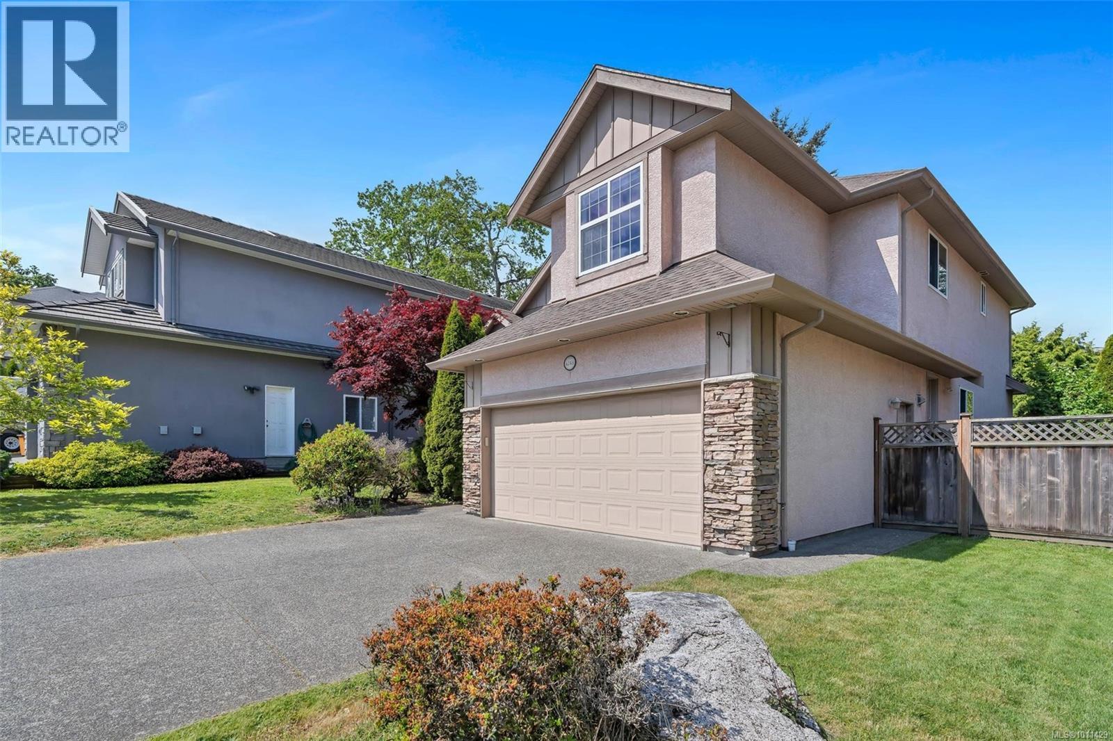Photo 31 of 4248 Oakview Close, Saanich BC