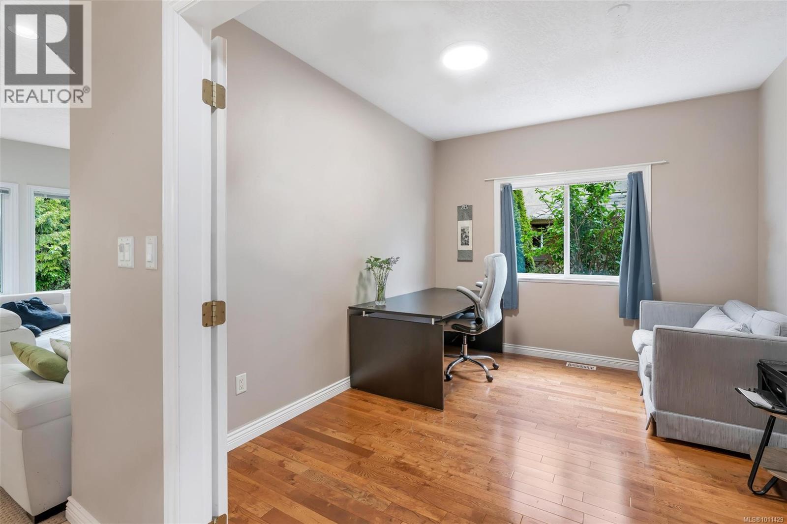 Photo 12 of 4248 Oakview Close, Saanich BC