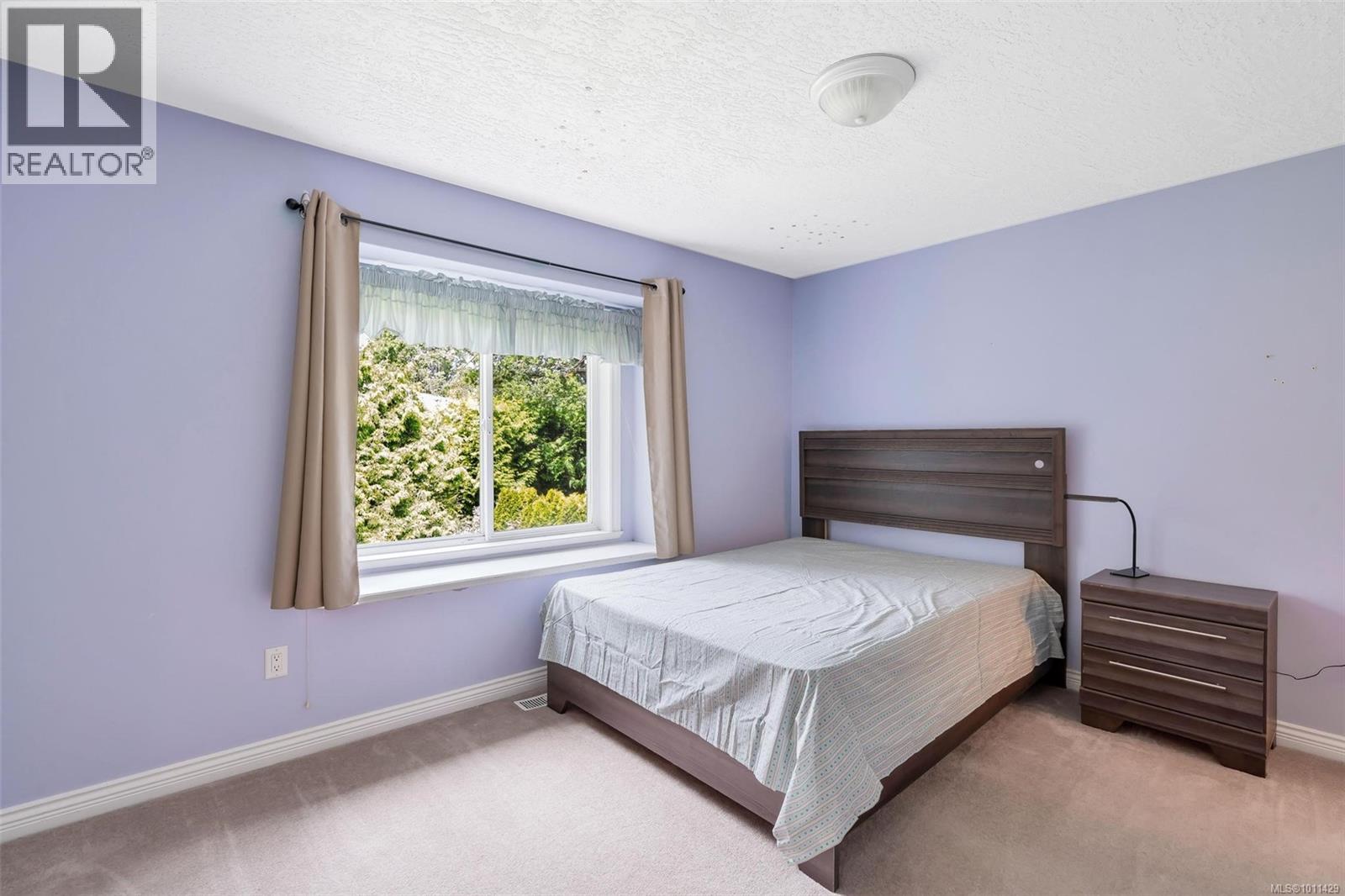 Photo 10 of 4248 Oakview Close, Saanich BC